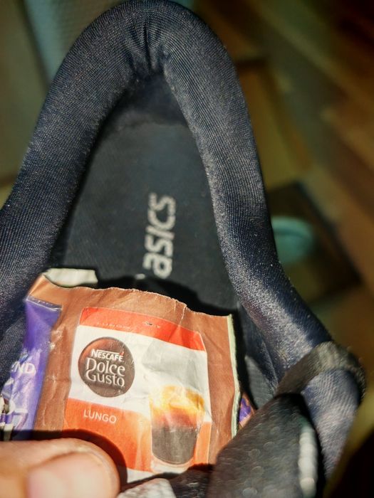 Vând adidași marca Asics