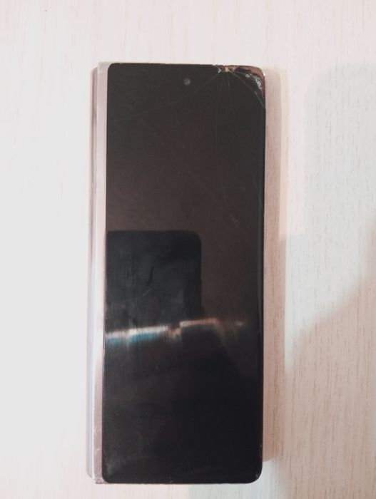 Продам Samsung Galaxy Z Fold 2 5G на запчасти либо обмен!