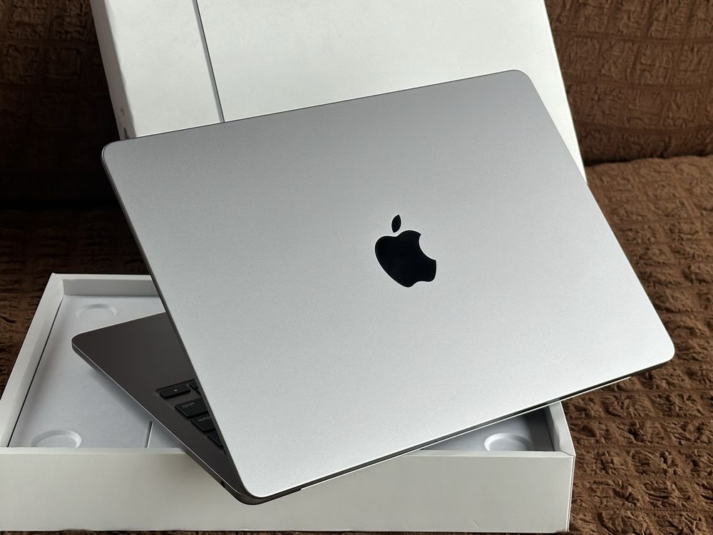 Apple MacBook Air 13,6 M2 2022/SSD256GB/EAC//100% MacBook M2 Chip