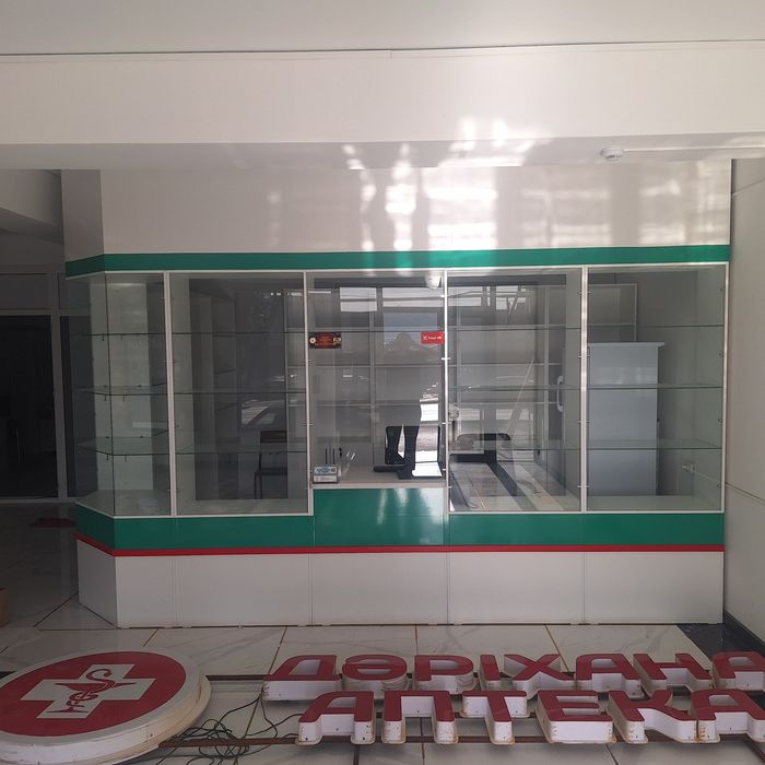 Аптечная мебель,приловки,вывиска надпись аптека ,холодильник