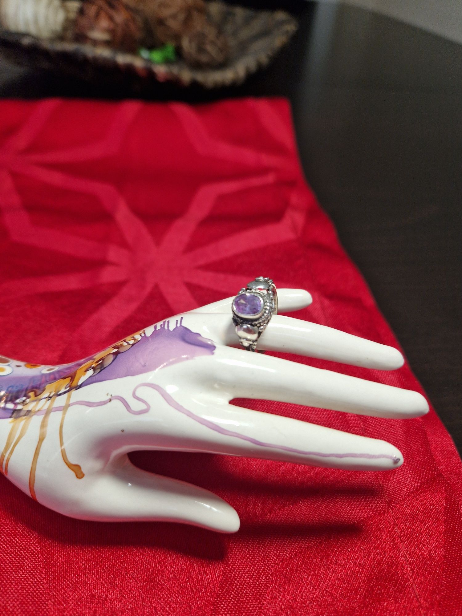 Уникално красив антикварен сребърен пръстен с аметист