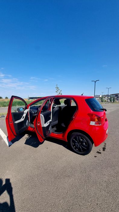 Toyota Yaris 1.0 VVT-i (2009) – Buburuza roșie