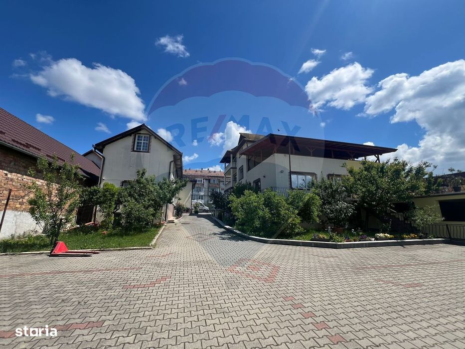 Casa de inchiriat, 13 camere, parcari, terase, gradina, Apahida centru