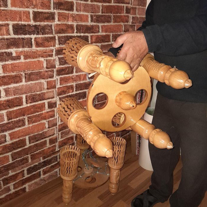 Lustra din lemn sculptata