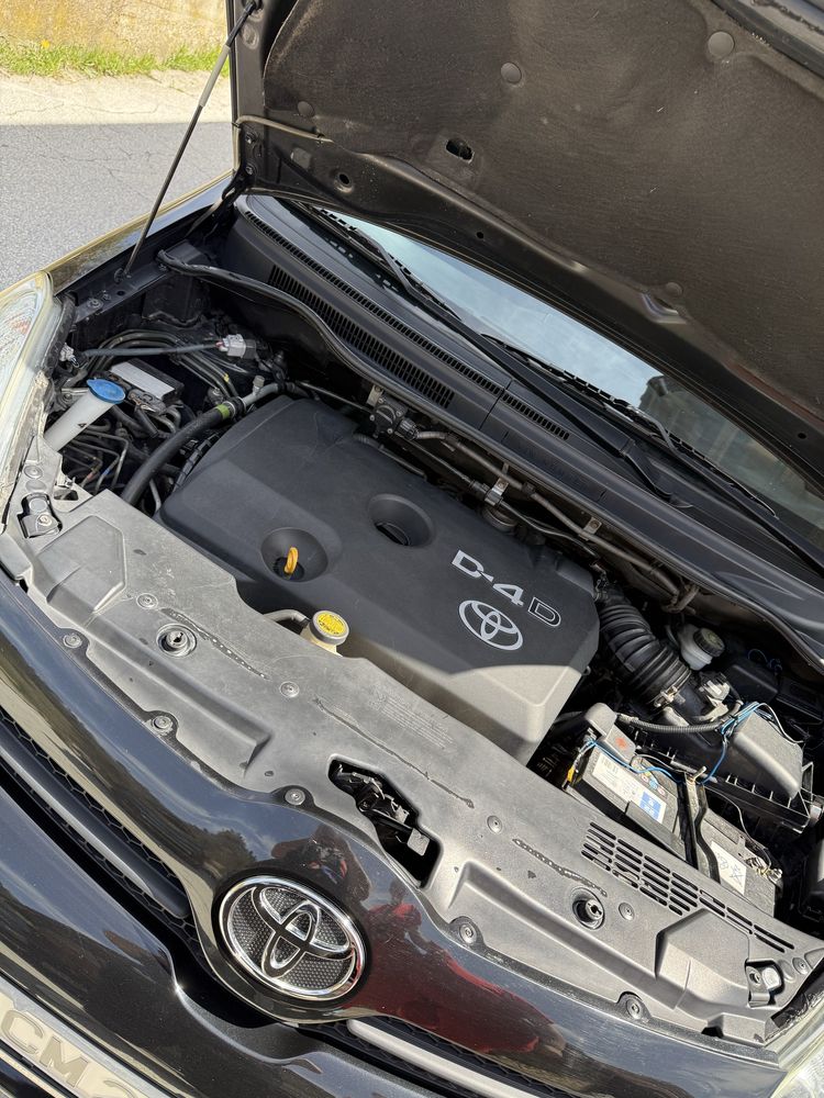 Продавам Toyota Corola Verso 2.2D4D 136hp