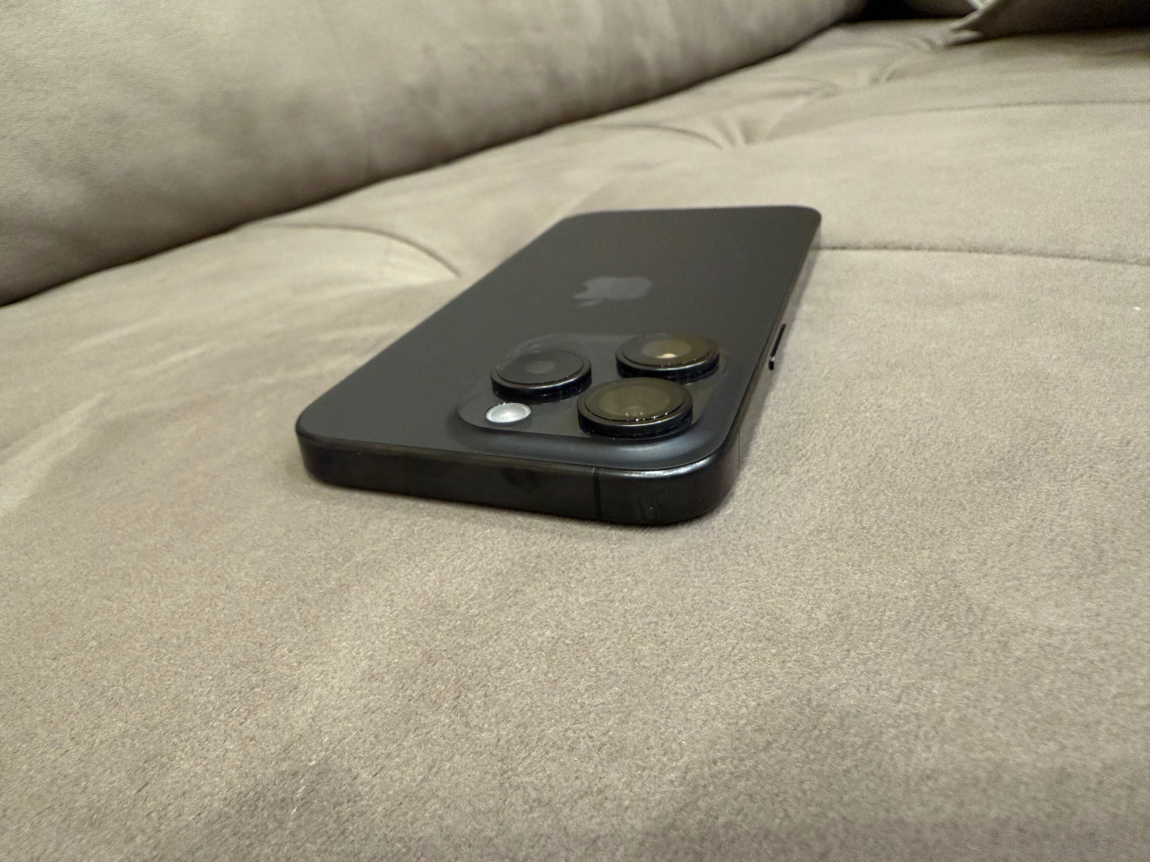 iPhone 15 Pro 1TB Черен – отлично състояние, с аксесоари (за части)