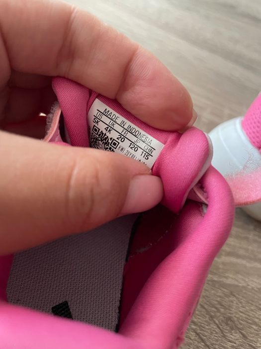 Маратонки адидас