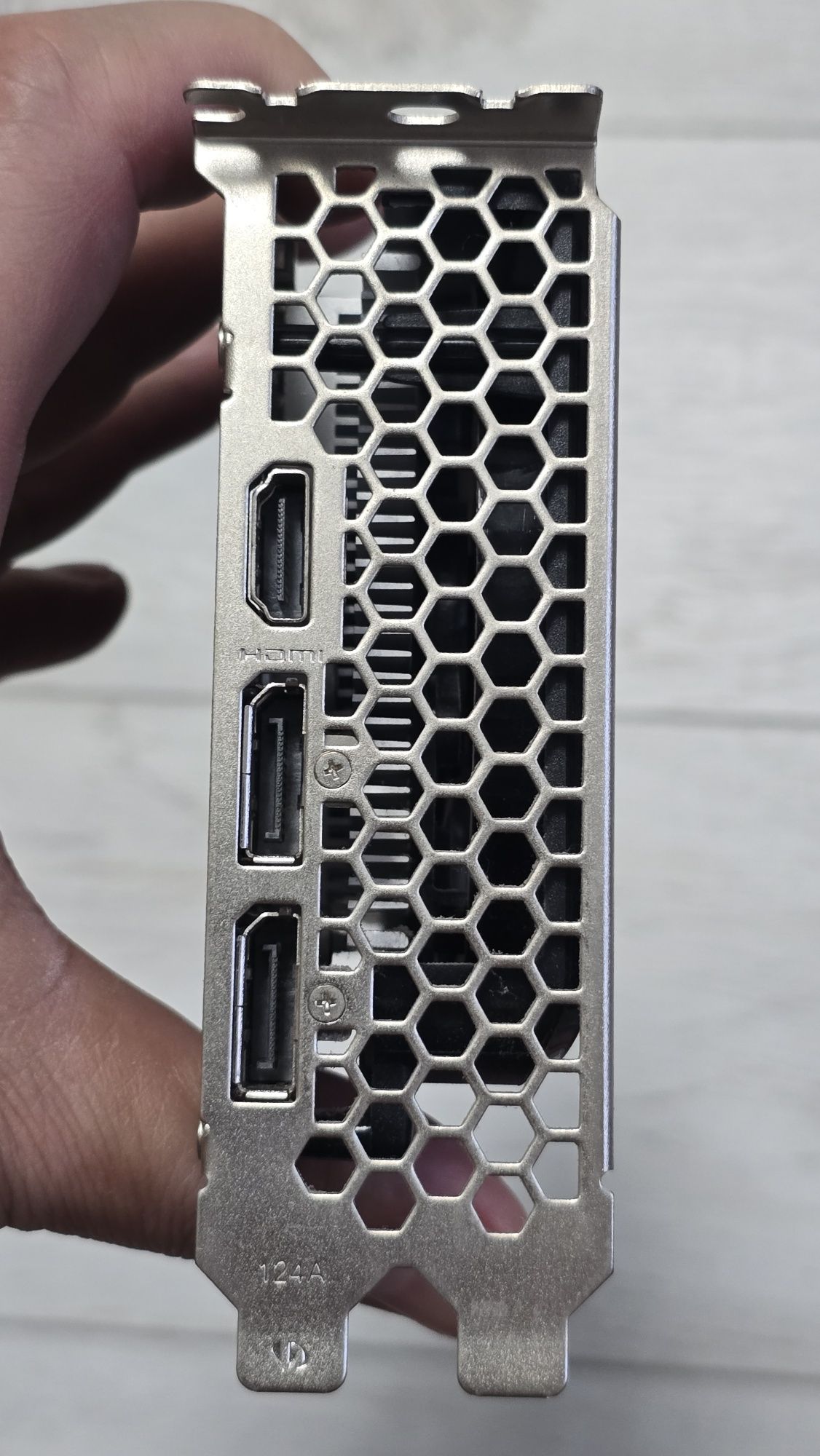Placa video Geforce GTX 1650 si Radeon RX 560