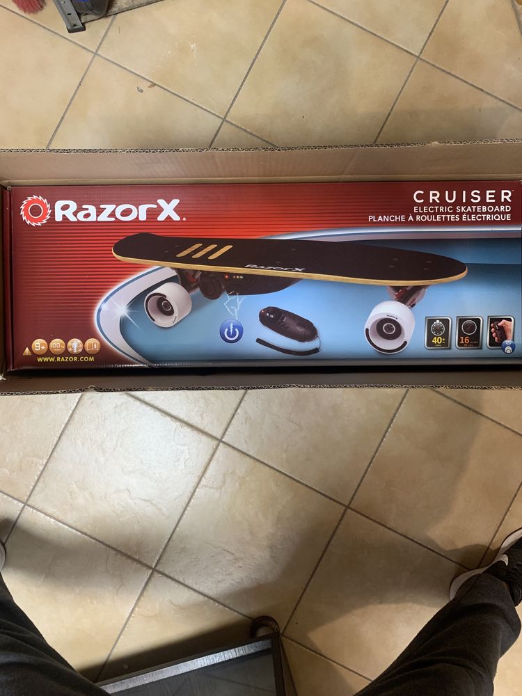 Skateboard electric RazorX Cruiser NOU