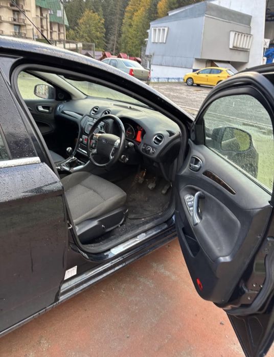 Dezmembrez Ford Mondeo Ghia 2.0 2008