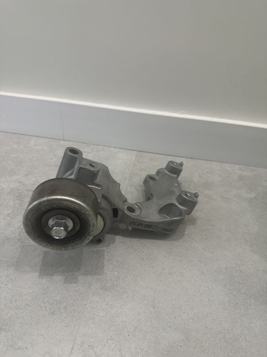 Натяжитель ремня Toyota