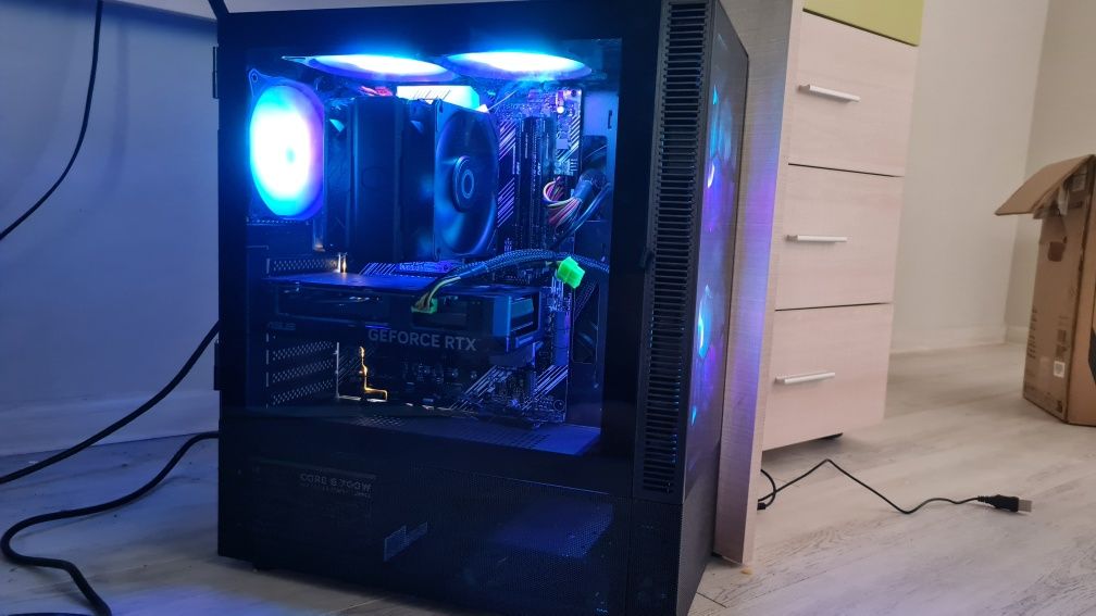 Гейминг компютър Asus