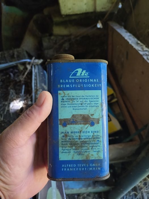Стара кутия Ate със спирачна течност