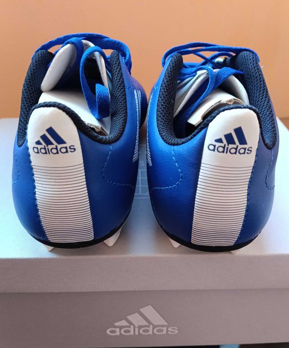 Нови детски обувки за футбол Adidas