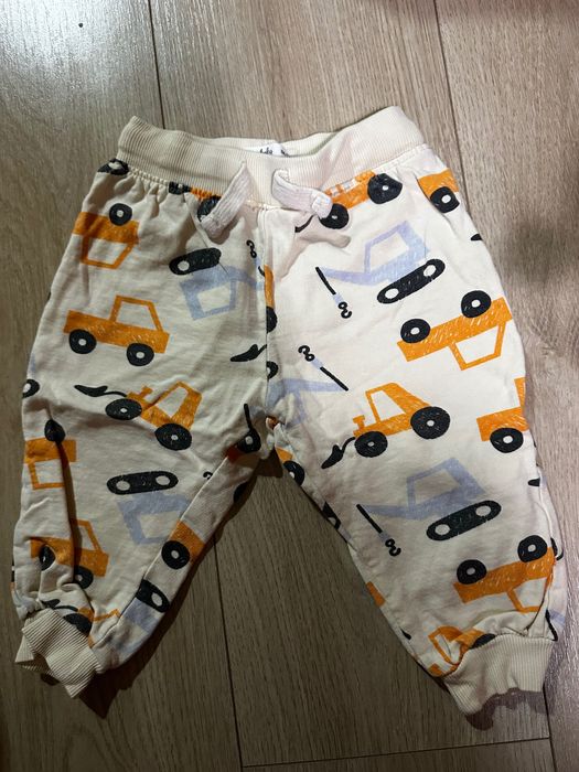 Подарявам памперси и дрехи