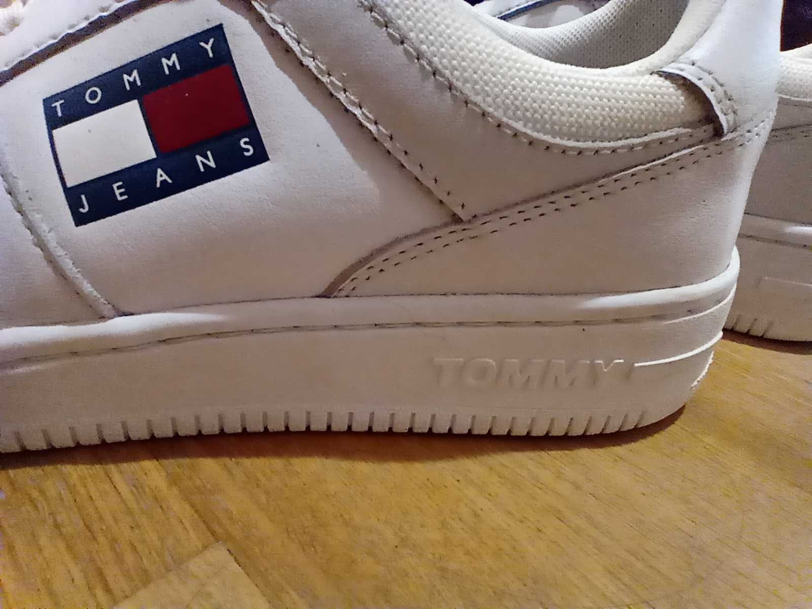 Tommy Hilfiger оригинални кожени бели спортни обувки номер 40