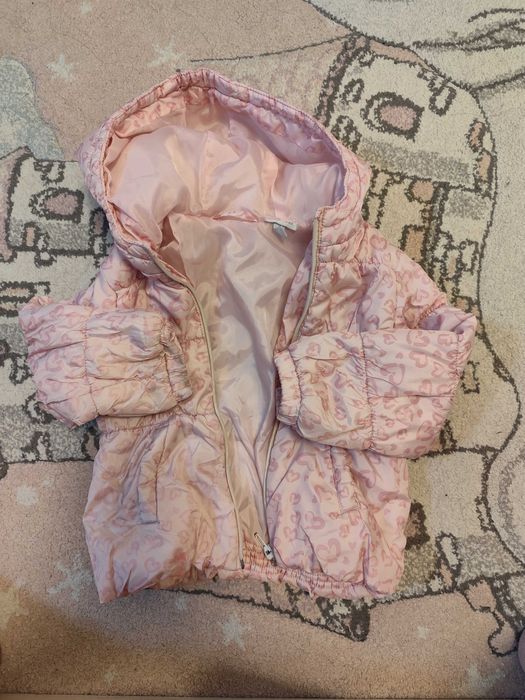 Подарявам дрехи за 2-3 години якета и рокля, лично предаване