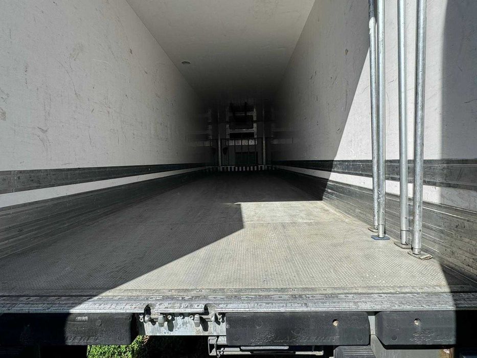 Cap tractor DAF XF 105 460 + Semiremorca Lamberet Carrier Vector 1550