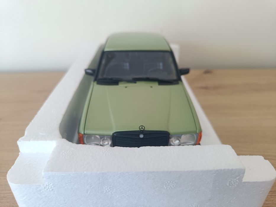 Mercedes 123, Norev 1:18
