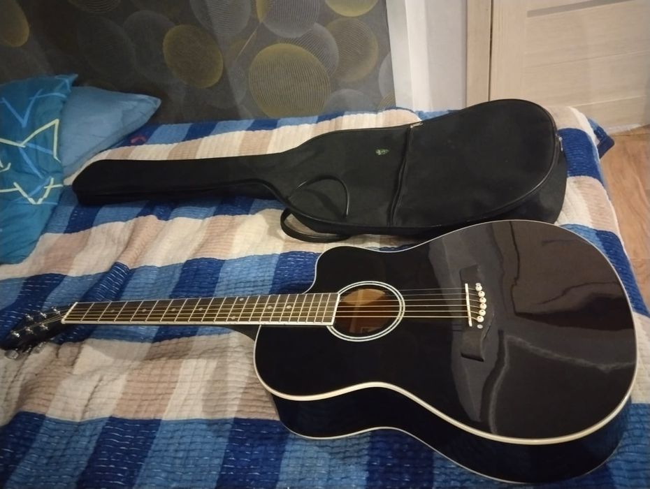 Продам гитару Adagio