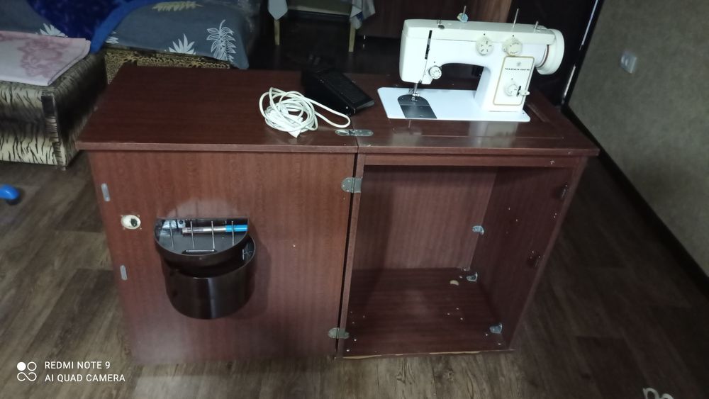 Продам швейную машину Чайка 142М