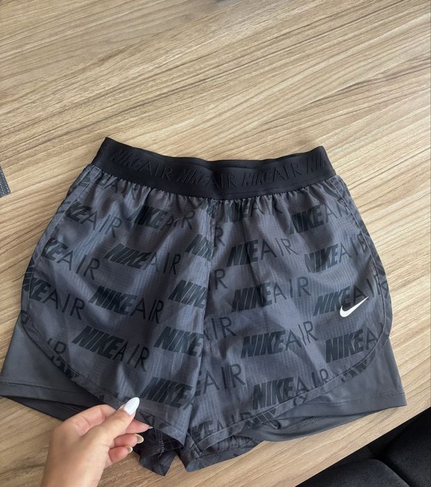 Оригинални дамски къси панталони Nike Air
