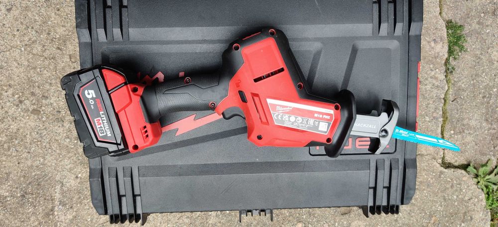 Акумулаторен саблен трион MILWAUKEE M18FHZ-0X с батерия 5AH