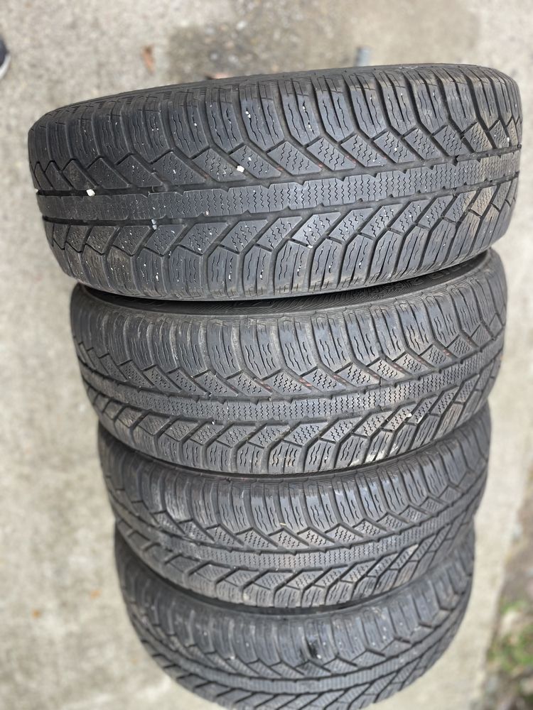 195/60 R15 4бр зимни гуми 2019 год.