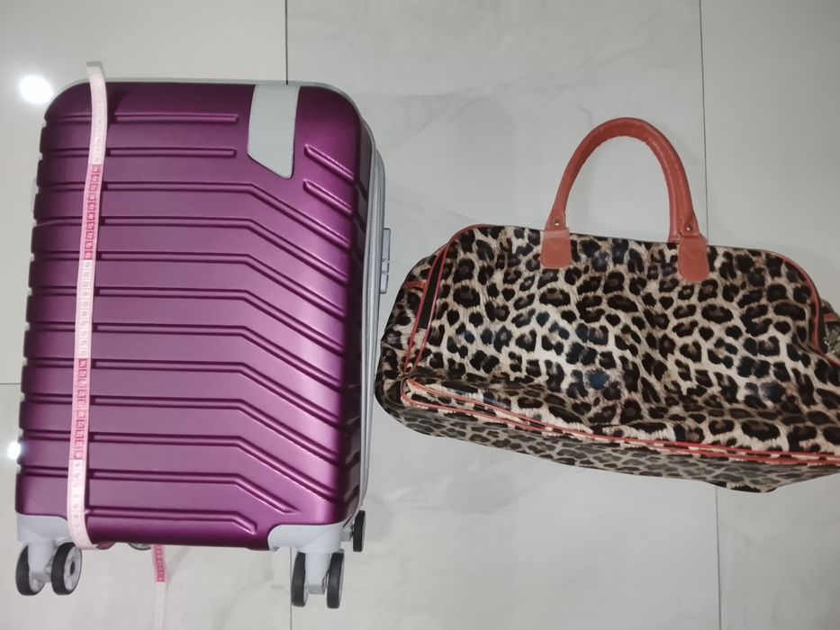 чемодан и сумка дорожная