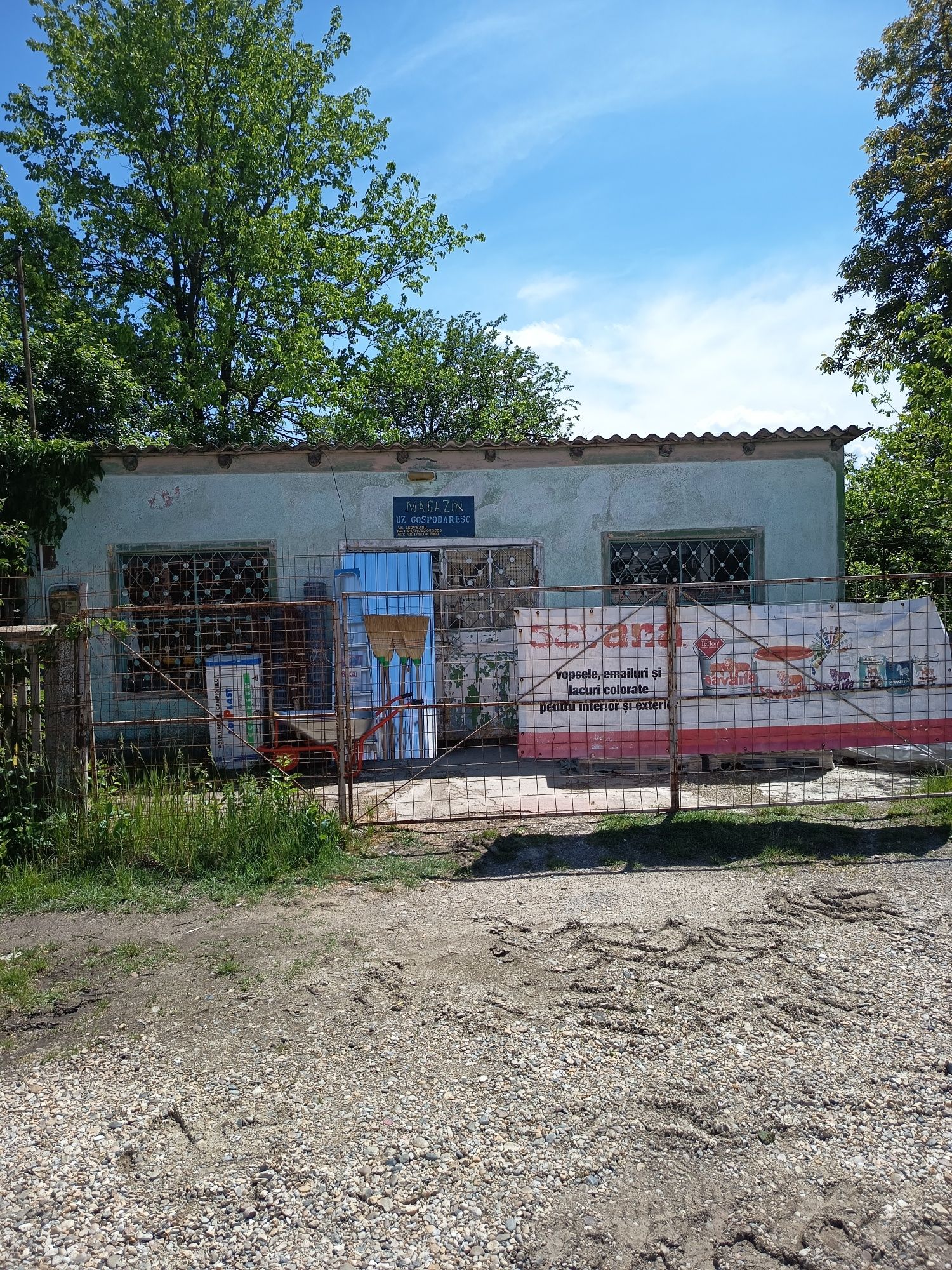 Casa de vânzare plus spatiu comercial