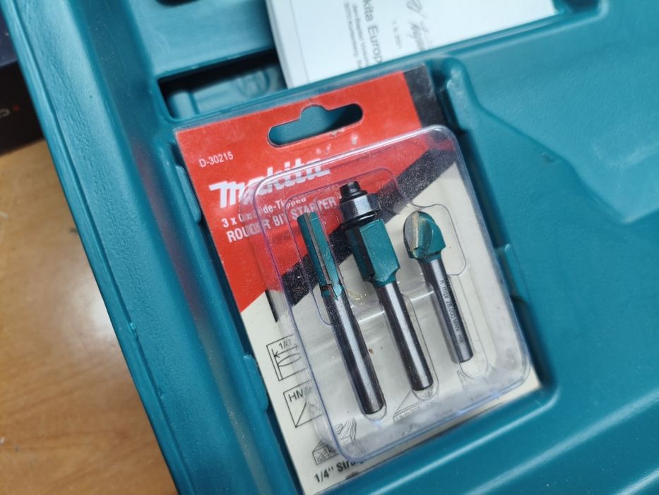 Оберфреза Makita RP0900X 1/4, 3/8