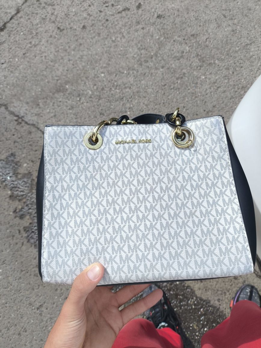 Сумочка Michael kors молочного цвета