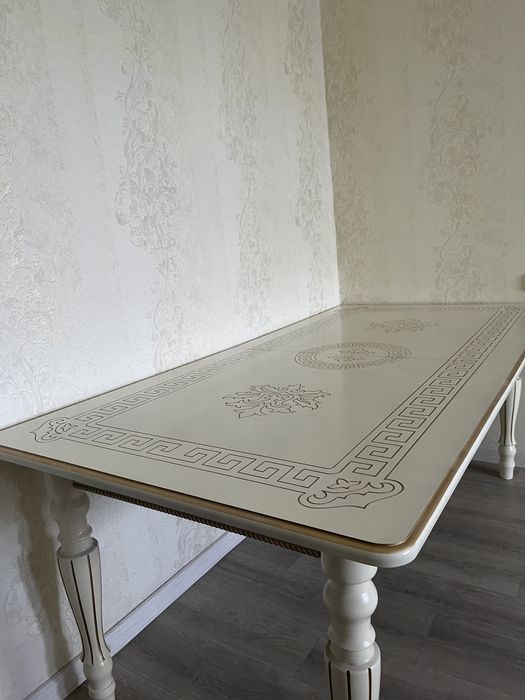 Продаю стол