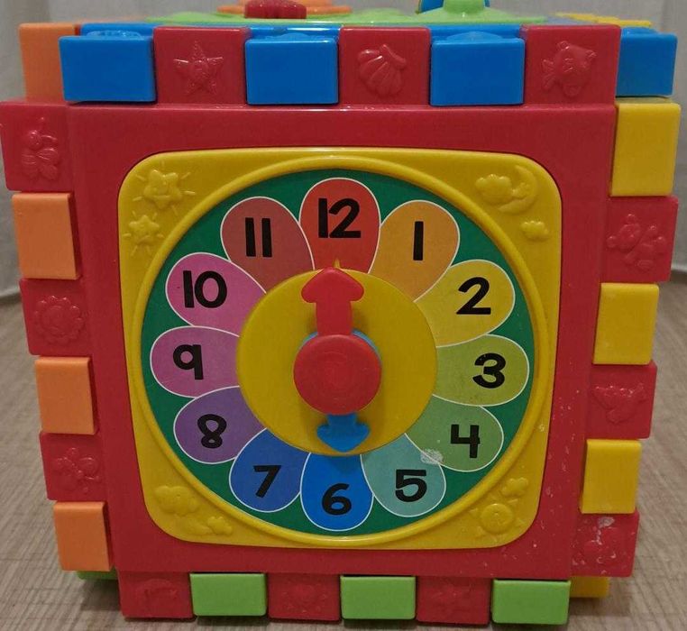 Cub pentru dezvoltarea inteligentei bebelusului