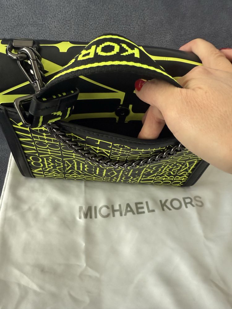 Продавам дамска чанта Michael Kors