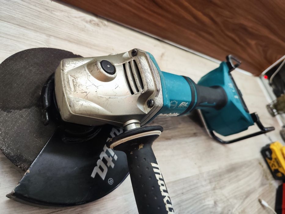 Corp Flex Makita DGA 900 cu 2 acumulatori