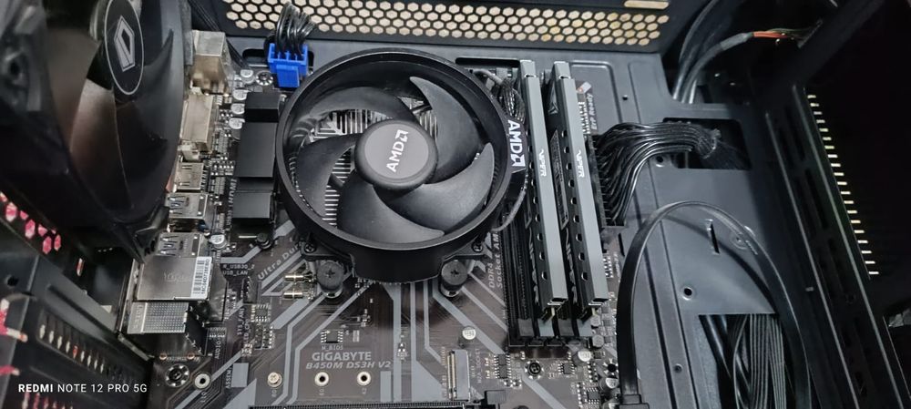 Vând AMD Ryzen 5. 2400g /3600Ghz/Radeon Vega Graphics