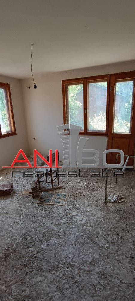 Две къщи в един имот в София, област-с.Драгушиново площ 330 цена 2270