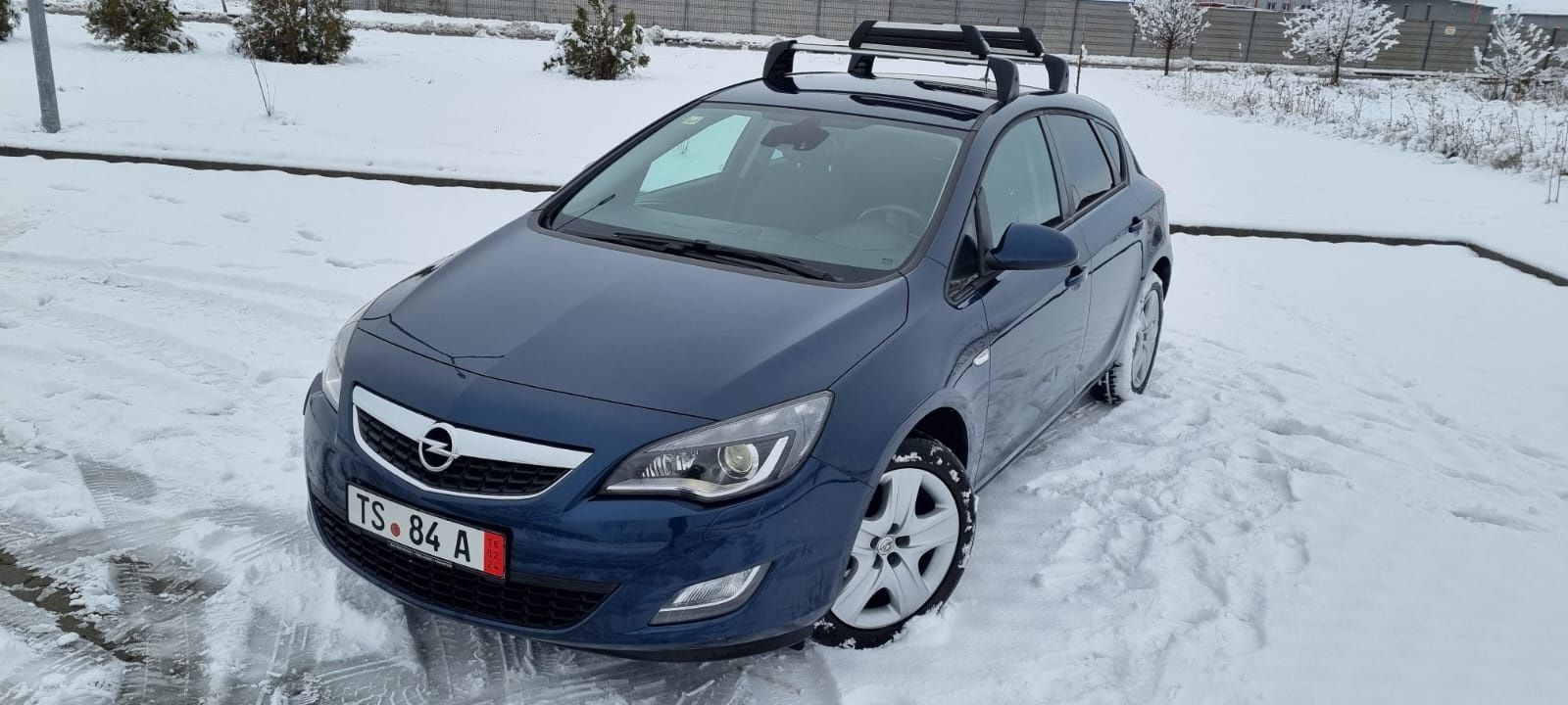 Vând bare transversale Opel Astra J cu suport pentru schiuri