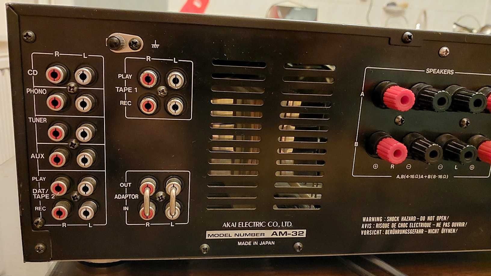 Amplificator AKAI AM-32, negru