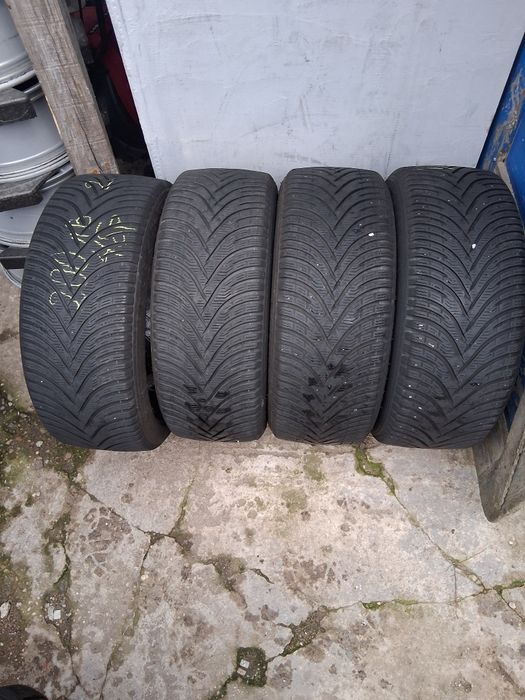 215 45 17 KLEBER 4броя зимни