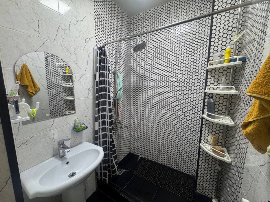 Продается кв на против машина базара. Uy sotiladi mashinabozor togrisi