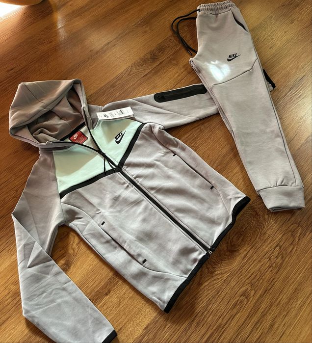 Детски,памучен екип Nike в сиво с мента