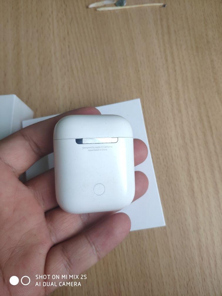 Продам оригинальные кейс от airpods 2