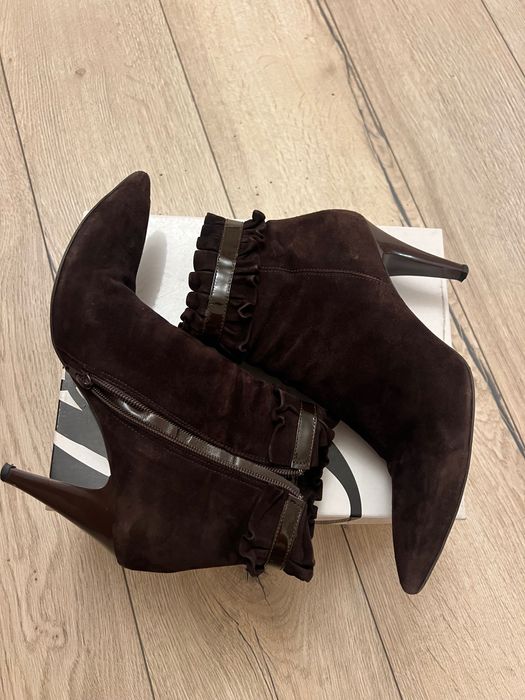 Боти от естествен велур в цвят шоколад Nine west