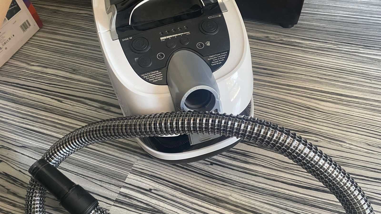Продавам Прaхосмукачка с торба BoSch BWD421Pro, Hepa филтър