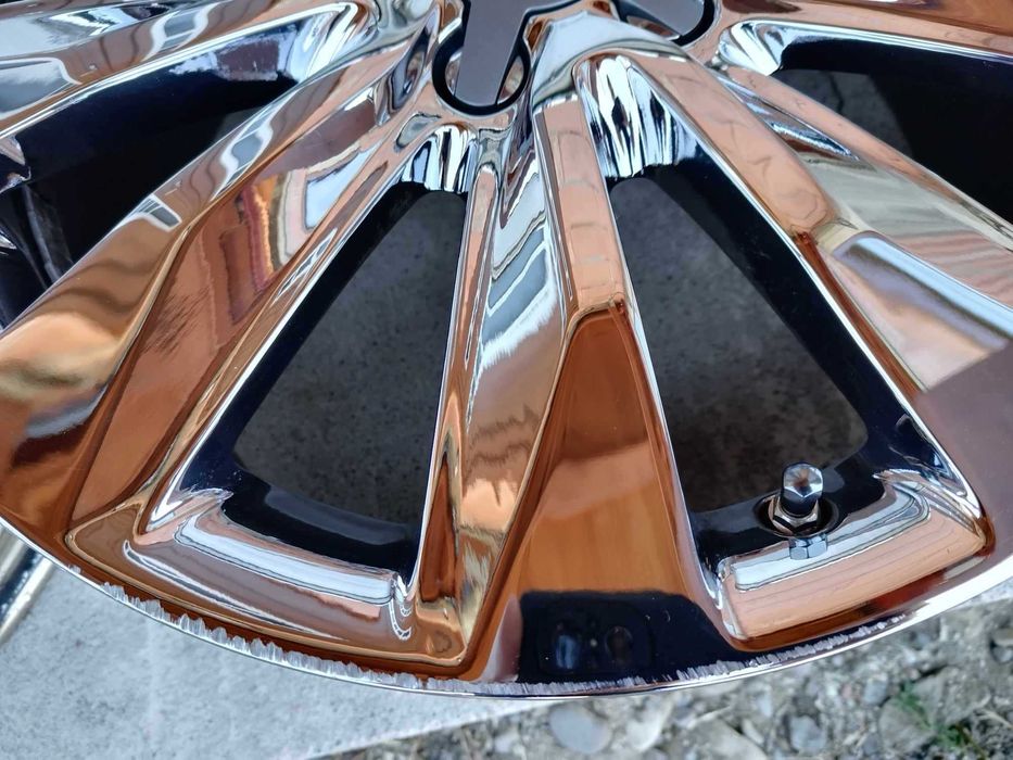 Vând janta cromata pe 18"