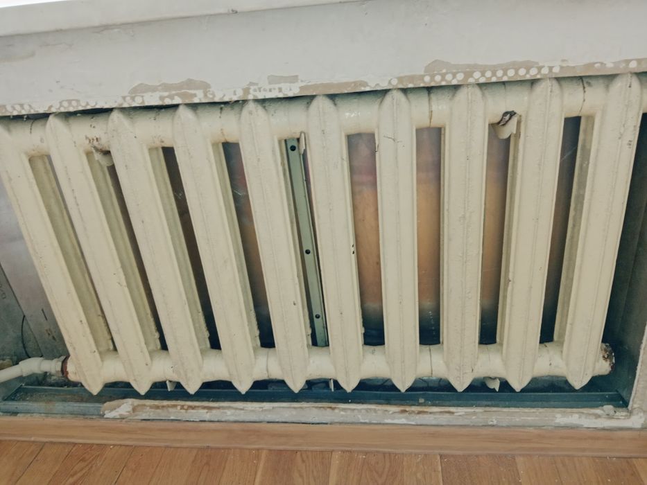 Продам батареи отопительные б/у чугунные 10 и 7 секций