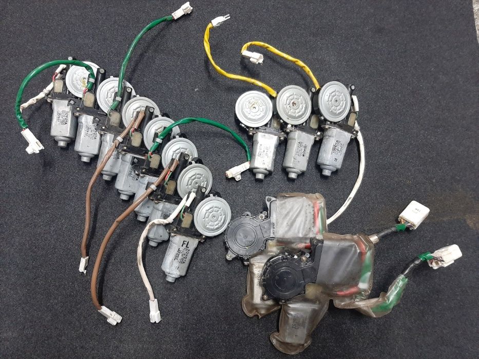 Продам моторчик стеклоподъемника Toyota Camry / Gracia / Mark II