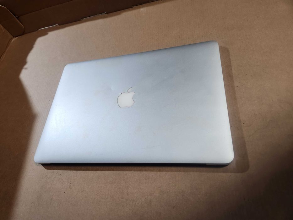 MacBook Pro – i7/16GB,256GB Display 2K QLED, bat 4h, tst iluminata